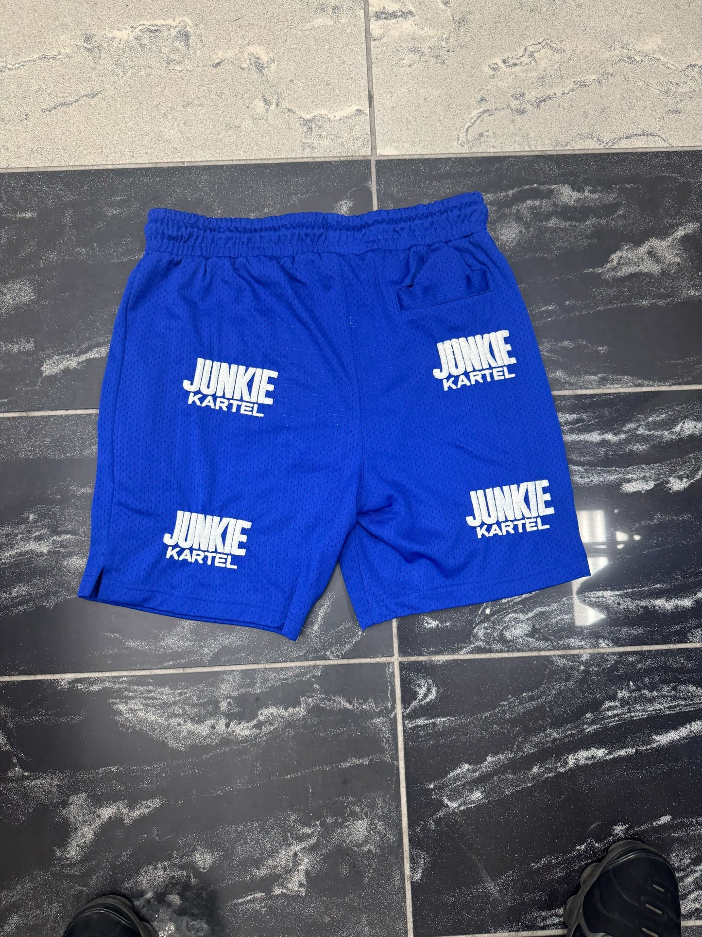 MOTION BASKETBALL EMBROIDERED SHORTS