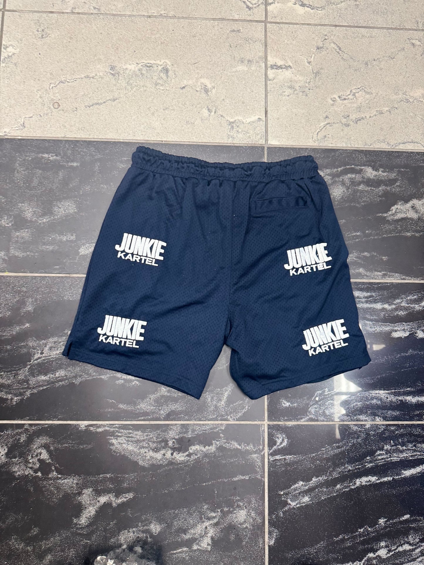 MOTION BASKETBALL EMBROIDERED SHORTS