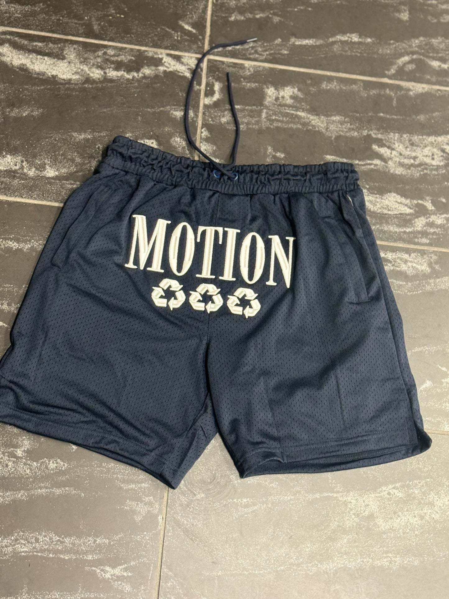 MOTION BASKETBALL EMBROIDERED SHORTS