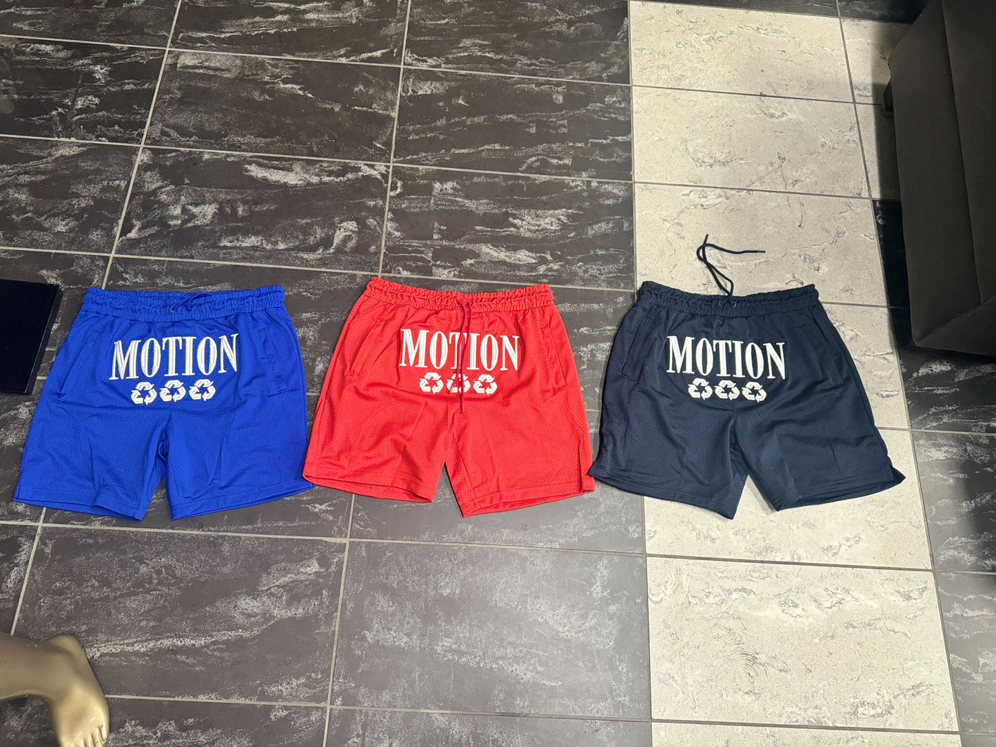 MOTION BASKETBALL EMBROIDERED SHORTS